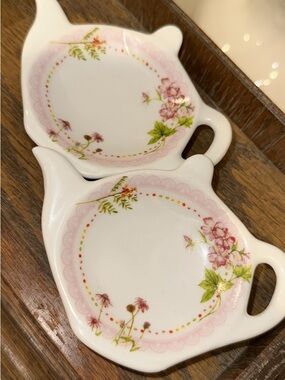 Pink Floral Ceramic Teapot-Shaped Tea Bag Rests